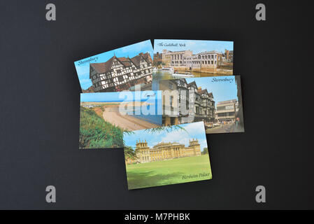 Cinque J Salmon Ltd cartoline raffiguranti vedute inglese, mostrata su uno sfondo nero. Foto Stock
