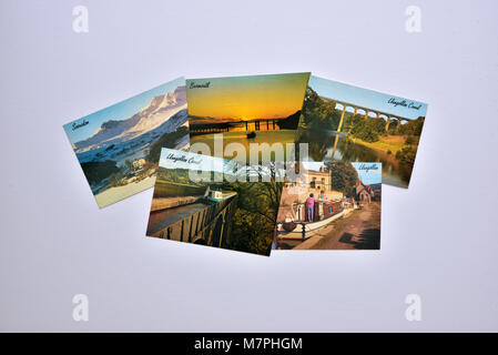 Cinque J Salmon Ltd cartoline raffiguranti vedute gallese, mostrato su uno sfondo bianco. Foto Stock