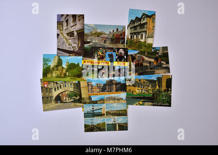 Dieci J assortiti Salmon Ltd cartoline raffiguranti inglese e gallese, viste mostrato su uno sfondo bianco. Foto Stock