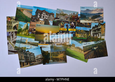 Una selezione di J Salmon Ltd cartoline raffiguranti inglese e gallese, viste mostrato su uno sfondo bianco. Foto Stock