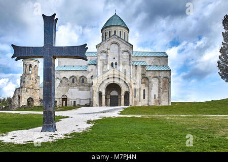 La Chiesa, trova il Racha regione della Georgia, Svaneti inferiore montagne Foto Stock