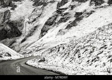 PASS WINNETS CASTLETON DERBYSHIRE IN INVERNO Foto Stock