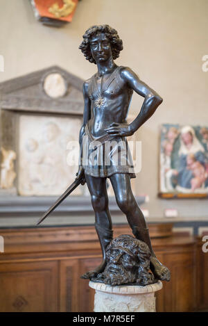 Firenze. L'Italia. Statua di bronzo del David (ca.1472-1475) dal Verrocchio, Museo Nazionale del Bargello. (Museo Nazionale del Bargello) Foto Stock