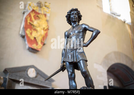 Firenze. L'Italia. Statua di bronzo del David (ca.1472-1475) dal Verrocchio, Museo Nazionale del Bargello. (Museo Nazionale del Bargello) Foto Stock