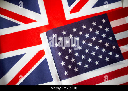 Noi a stelle e strisce con la bandiera britannica union jack flag FLAG Foto Stock