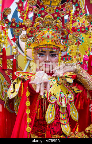 SINGAPORE - FEB 24 : partecipante nella Chingay parade di Singapore il 24 febbraio 2018. La Chingay è un annuale street parade e fa parte della Foto Stock