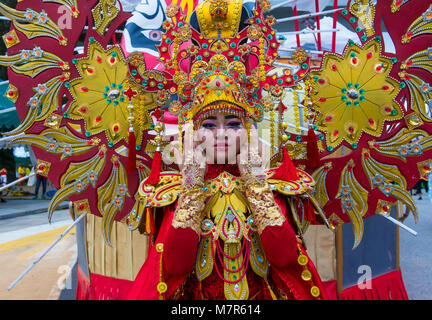 SINGAPORE - FEB 24 : partecipante nella Chingay parade di Singapore il 24 febbraio 2018. La Chingay è un annuale street parade e fa parte della Foto Stock