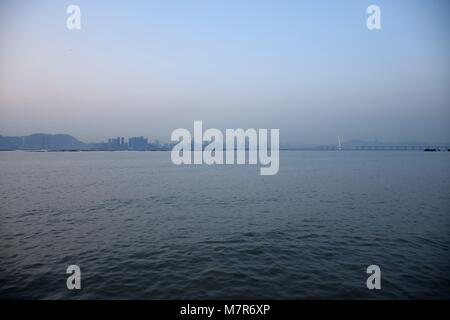 La Baia di Shenzhen e panorama visto da Nuovi Territori di Hong Kong Foto Stock