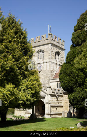 Winslow, Regno Unito - 27 aprile 2015. Il XIV secolo il campanile della chiesa di San Lorenzo la chiesa in Winslow, Buckinghamshire. Foto Stock