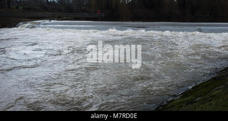 La weir a Shrewsbury, Shropshire Foto Stock