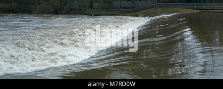 La weir a Shrewsbury, Shropshire Foto Stock