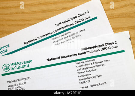 HM delle entrate doganali e dei contributi previdenziali dovuti lavoratori autonomi di classe modulo 2 Foto Stock