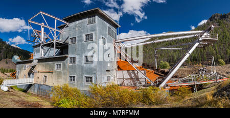 Forcella Yankee Gold dragare, Bonanza Città città fantasma, Yankee Forcella del fiume di salmoni, Custer autostrada avventura Road, Salmon-Challis Natl foresta, Idaho, Stati Uniti d'America Foto Stock