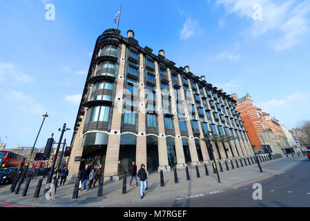 Portcullis House (PCH) Edificio per uffici in Westminster, Londra, Regno Unito, uffici per 213 membri del Parlamento europeo e del personale. Una parte dei parlamentari Station Wagon Foto Stock