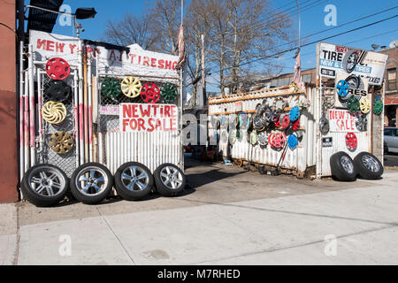 L'esterno dell'A1 pneumatico Negozio di proprietà di Indian sikh sul 110th Avenue in The Richmond Hill section of Queens, New York Foto Stock