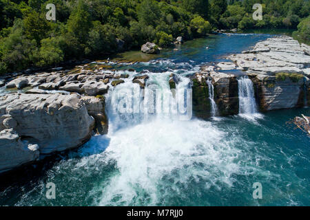 Maruia cade e Maruia River, nei pressi di Murchison, Tasman District, South Island, in Nuova Zelanda - antenna fuco Foto Stock