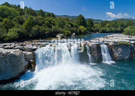 Maruia cade e Maruia River, nei pressi di Murchison, Tasman District, South Island, in Nuova Zelanda - antenna fuco Foto Stock