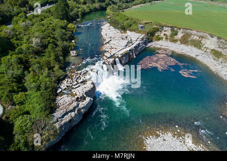 Maruia cade e Maruia River, nei pressi di Murchison, Tasman District, South Island, in Nuova Zelanda - antenna fuco Foto Stock