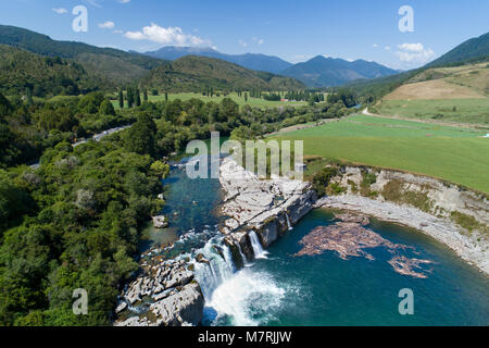 Maruia cade e Maruia River, nei pressi di Murchison, Tasman District, South Island, in Nuova Zelanda - antenna fuco Foto Stock