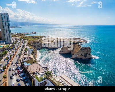 BEIRUT, Libano - 2 Novembre 2017: vista aerea dei piccioni' rocce sul Raouche. Foto Stock