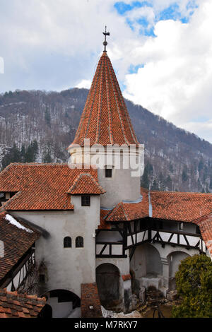 Bran, Romania. Febbraio 4, 2017. La torre del Castello di Bran (Castelul Bran), comunemente noto come 'Dracula Castello dell' Foto Stock