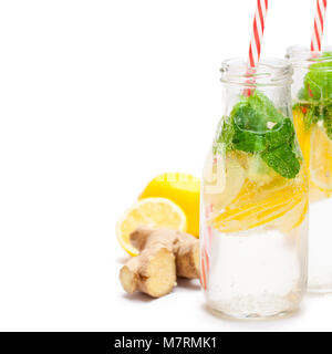 Detox organici di zenzero e bibita al limone Foto Stock