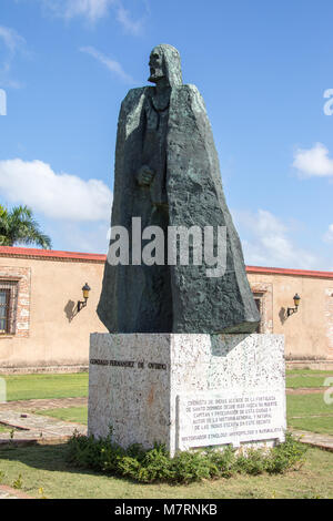 Statua di Gonzalo Fernandez de Oviedo, Fortaleza Ozama o Fortezza Ozama, Santo Domnigo, Repubblica Dominicana Foto Stock