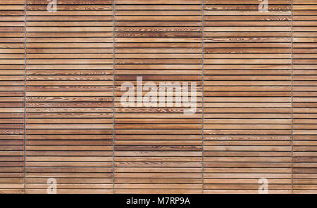 Immagine di sfondo della grande porta fatta di tante strisce di legno Foto Stock