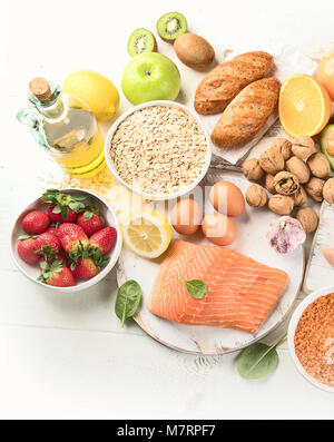 Dieta bilanciata. Cibo sano concetto. Ingredienti per la cottura.vista superiore Foto Stock