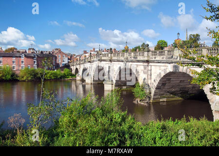 Inglese ponte sul fiume Severn Shrewsbury Shropshire Foto Stock