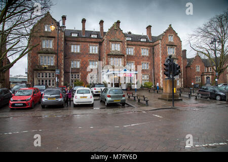 Il North Stafford Hotel all'esterno dell'entrata anteriore di Stoke on Trent stazione ferroviaria Foto Stock