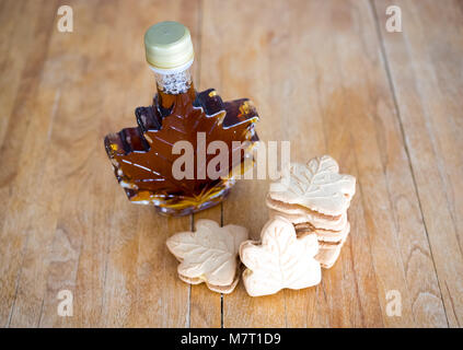 Deliziosi biscotti di acero (maple leaf cookies), realizzato con reale canadese di sciroppo di acero. Foto Stock