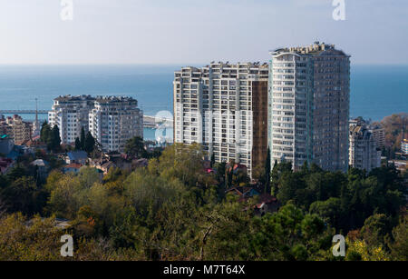 Sochi, Russia - 18 novembre 2017: vista aerea di Sochi sullo sfondo del mare, Russia Foto Stock