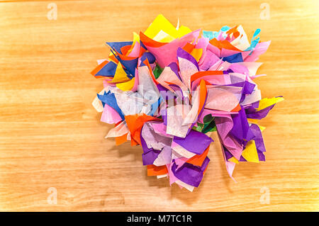 Una bella arte della carta posizionata su un tavolo Foto Stock