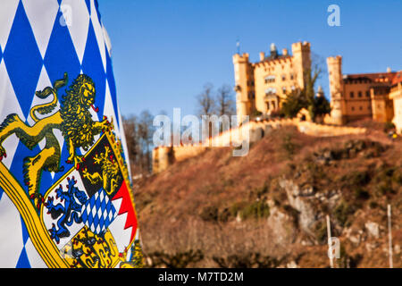 Schwangau, Germania - 4 Marzo 2018: informazioni turistiche firmare al famoso Castello di Hohenschwangau nelle alpi bavaresi della Germania. Foto Stock