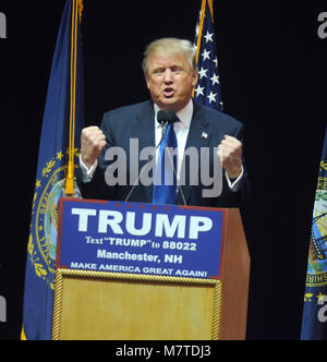 MANCHESTER, NH - febbraio 08: candidato presidenziale repubblicano Donald Trump parla durante una campagna al rally di Verizon Wireless Arena il 8 febbraio 2016 a Manchester, New Hampshire. Democratica e repubblicana candidati presidenziali sono finendo con l'ultima giornata piena di campagna prima di testa gli elettori a votare domani. Persone: Donald Trump Foto Stock