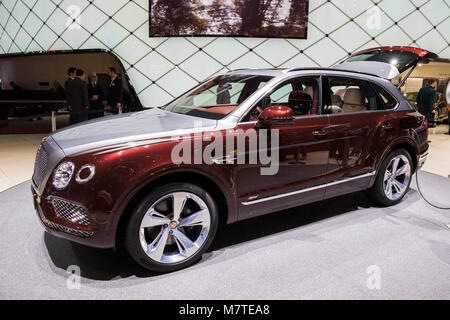 Ginevra, Svizzera - 6 Marzo 2018: Bentley Bentayga SUV ibrido auto di lusso presentati presso il 88th Geneva International Motor Show. Foto Stock