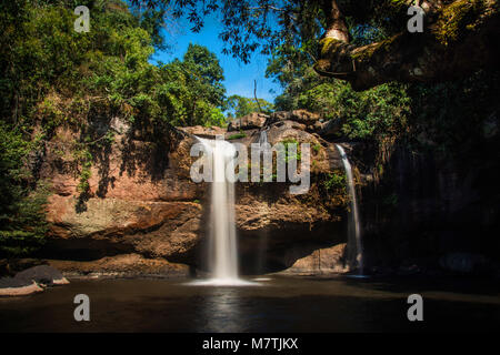 Heo Suwat acqua caduta nel Parco Nazionale di Khao Yai , della Thailandia Foto Stock