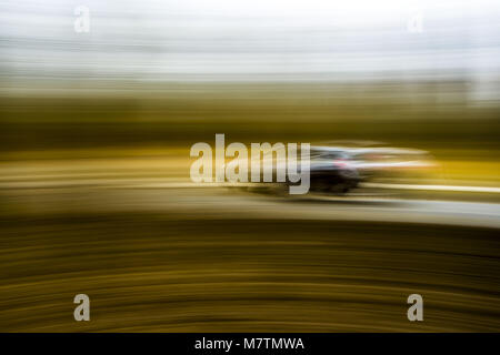 Marzo 12, 2018 - Wielkopolska, Polonia - auto sulla strada. (Credito Immagine: © Dawid Tatarkiewicz via ZUMA filo) Foto Stock