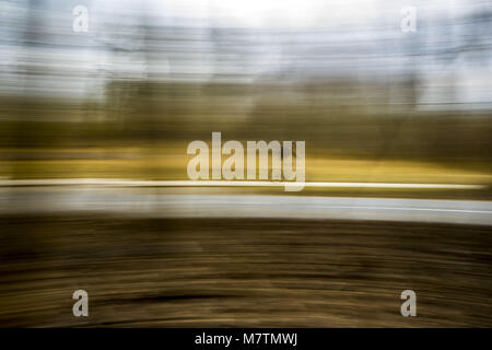 Marzo 12, 2018 - Wielkopolska, Polonia - auto sulla strada. (Credito Immagine: © Dawid Tatarkiewicz via ZUMA filo) Foto Stock