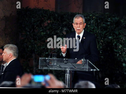 (180313) -- VIENNA, 13 marzo 2018 (Xinhua) -- Il Presidente austriaco Alexander Van der Bellen risolve la cerimonia per l'ottantesimo anniversario dell'annessione dell'Austria dalla Germania nazista di Vienna in Austria, il 12 marzo 2018. (Xinhua/Pan Xu) (psw) Foto Stock