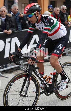 Tirreno-Adriatico 2018 Stage 6 Numana a Fano in Italia. Xii marzo, 2018. Fabio Aru (UAE-Team Emirates) durante l'UCI World Tour, Tirreno-Adriatico 2018, fase 6, Numana a Fano, in Italia, il 12 marzo 2018 - Photo Laurent Layris / DPPI Credito: Laurent Lairys/Agence Locevaphotos/Alamy Live News Foto Stock