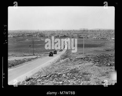 Una fotografia del convoglio delle 10:30 che parte da Gerusalemme per Afuleh nel nord della Palestina durante i disordini del 1936. Foto Stock