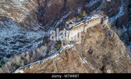 Vista aerea da rovinato fortezza Poenari, Romania Foto Stock