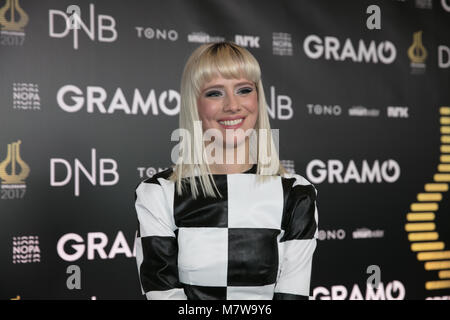 Norvegia - Oslo, 25 febbraio 2018. La norvegese cantante pop Dagny visto presso il tappeto rosso al Norwegian Grammy Awards, Spellemannprisen 2017, in Oslo. (Photo credit: Gonzales foto - Stian S. Moller). Foto Stock