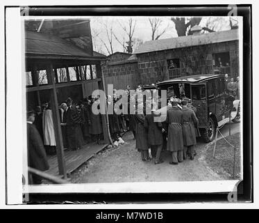 Una fotografia del 6 febbraio 1924, che documenta il funerale di una persona di nome Wilson, che riflette le pratiche sociali e culturali che circondano i funerali nell'America del XX secolo. Foto Stock