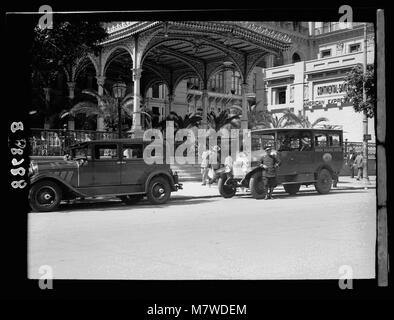 Vista del Cairo dal tetto dell'hotel Semiramis, con vista panoramica sulla città e sull'ingresso del Continental Savoy. Foto Stock