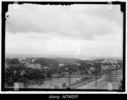 Veduta aerea della American University di Washington DC, che mostra la struttura del campus e l'area circostante. L'immagine cattura l'architettura e il paesaggio dall'alto, fornendo un'ampia prospettiva dei terreni universitari. Foto Stock