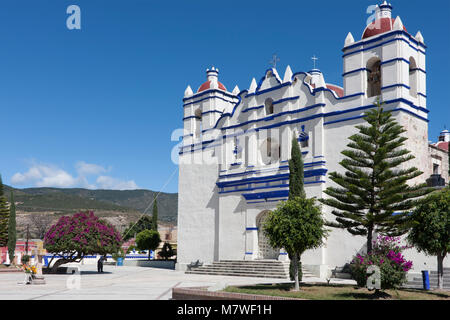 Matatlan, Oaxaca, Messico e America del Nord. Chiesa di Santiago. Foto Stock