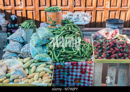 Mercato ortofrutticolo stallo nella città di Tlalpujahua in Messico Foto Stock